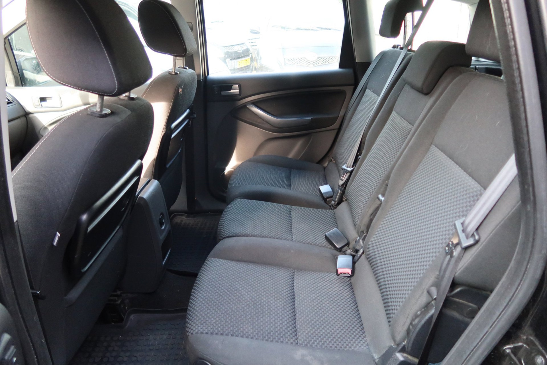 Ford C-MAX 1.8-16V Titanium *Rijklaarprijs *Trekhaak *APK *Climate control 40384422-4.jpg | Kose Autos