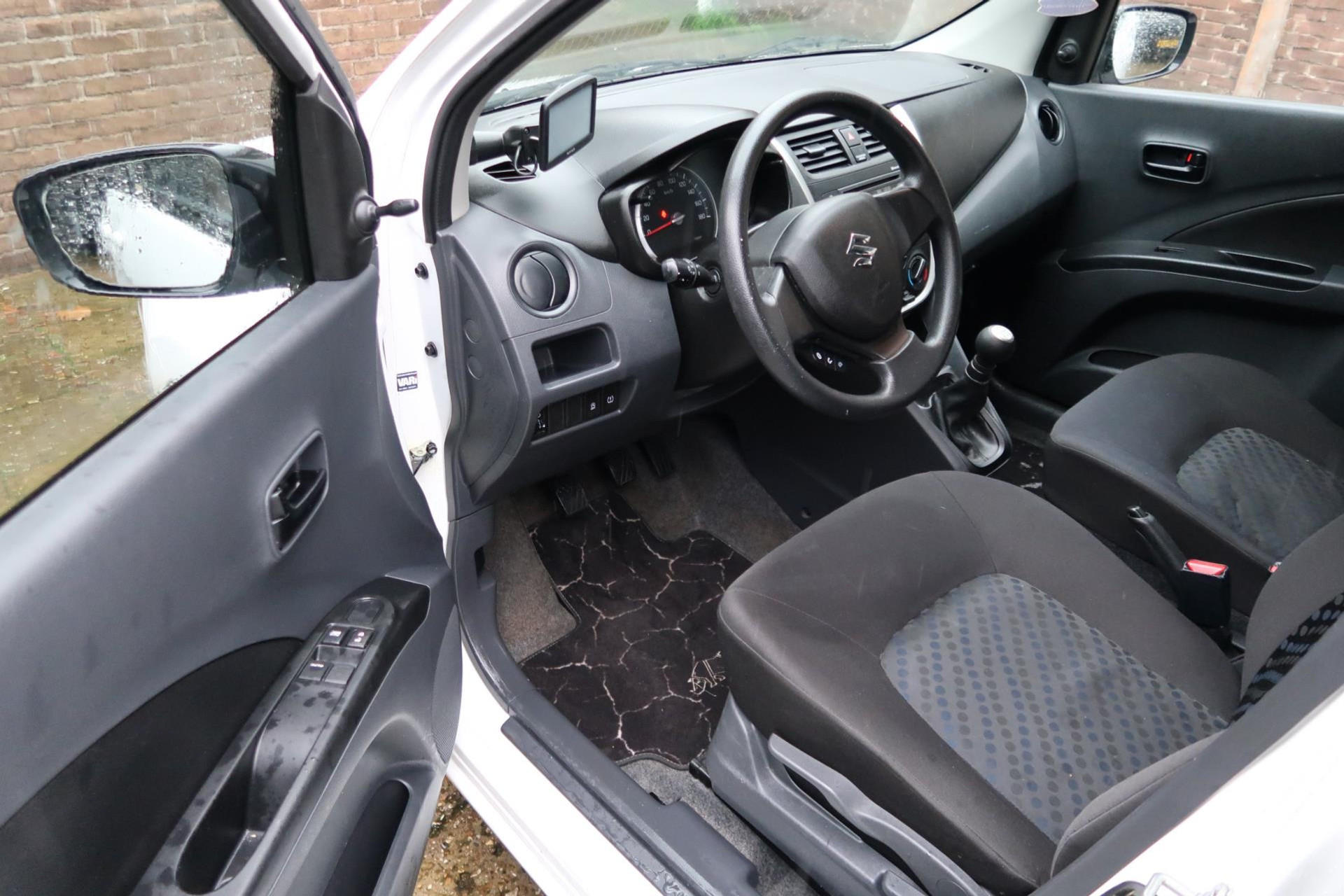 Suzuki Celerio 1.0 Rhino, AIRCO, LM Velgen, spiegelkappen in zilver, genummerde Rhino badge 48883686-2.jpg | Kose Autos
