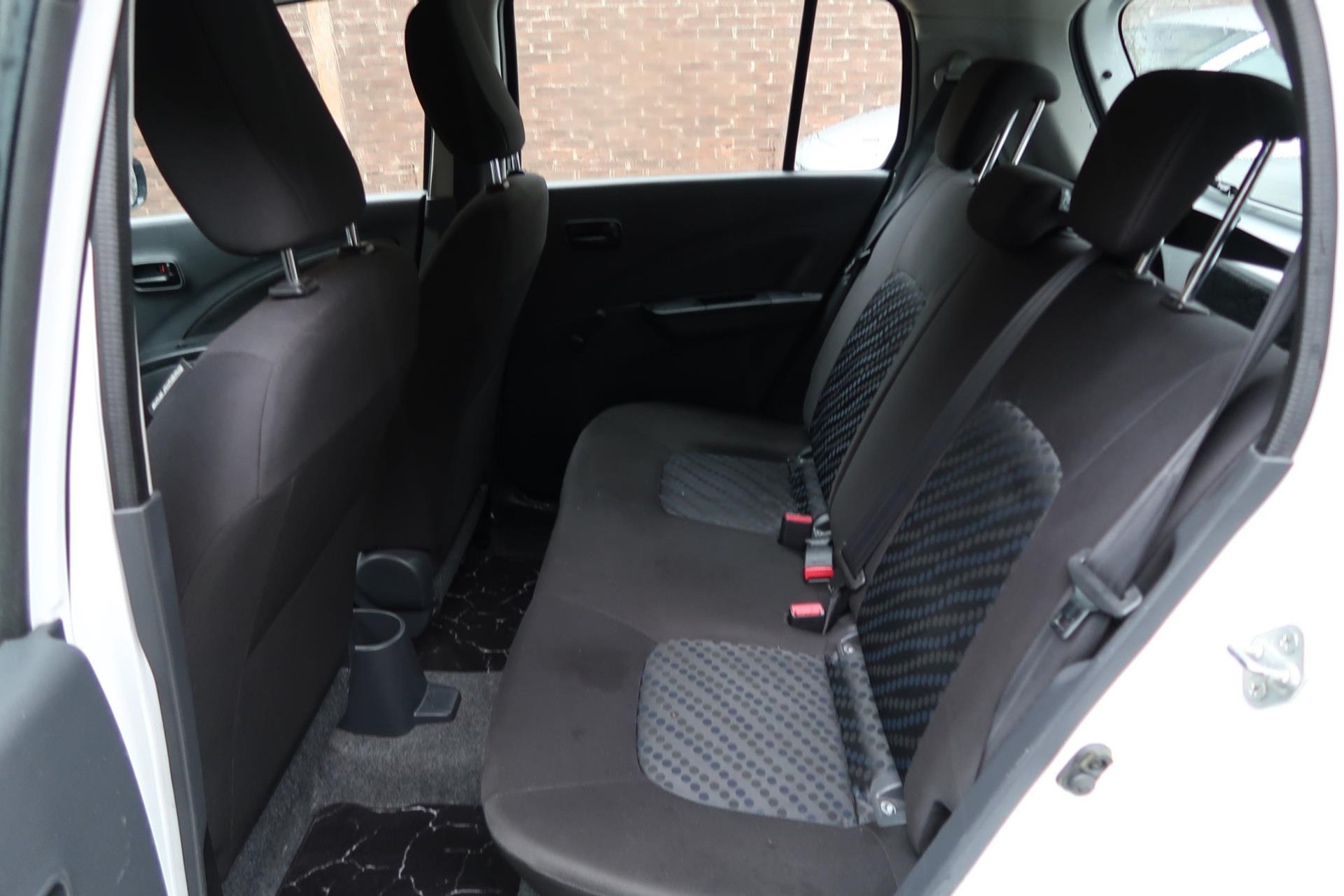 Suzuki Celerio 1.0 Rhino, AIRCO, LM Velgen, spiegelkappen in zilver, genummerde Rhino badge 48883686-3.jpg | Kose Autos