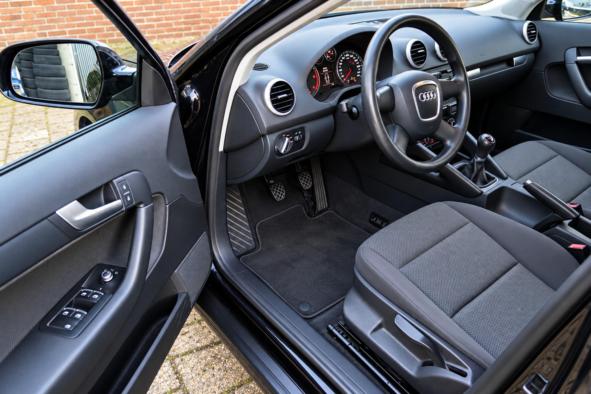 Audi A3 Sportback 1.6 TDI Attraction Business Edition *Rijklaarprijs *2e Eigenaar *NAP 50315704-2.jpg | Kose Autos