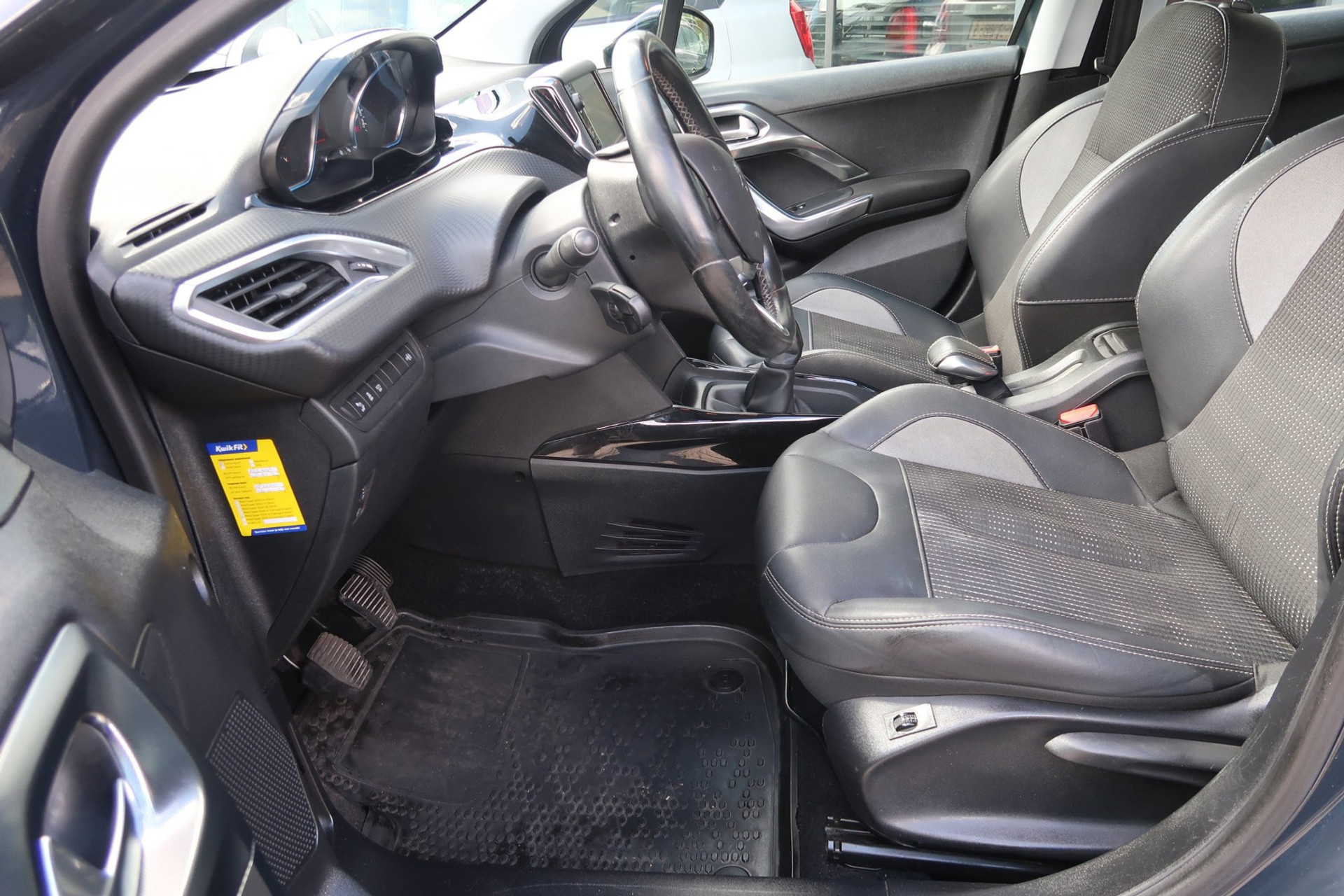 Peugeot 2008 1.2 PureTech Allure *Rijklaarprijs *Dealerondehouden *Nieuwe koppeling 53453209-2.jpg | Kose Autos