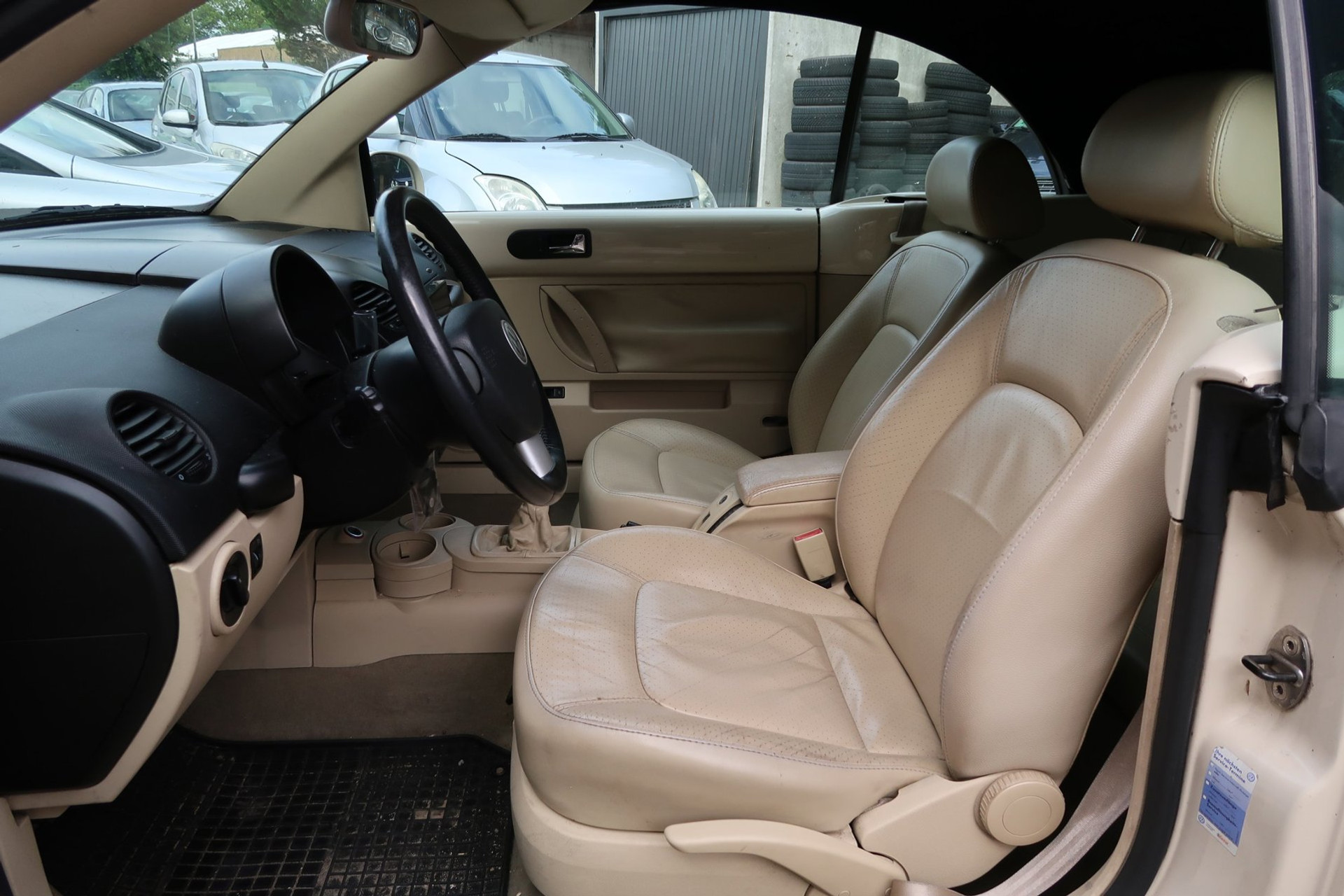Volkswagen New Beetle Cabriolet 2.0 Highline *Rijklaarprijs *Airco *Stoelverwarming *Lederen bekleding 55385519-2.jpg | Kose Autos