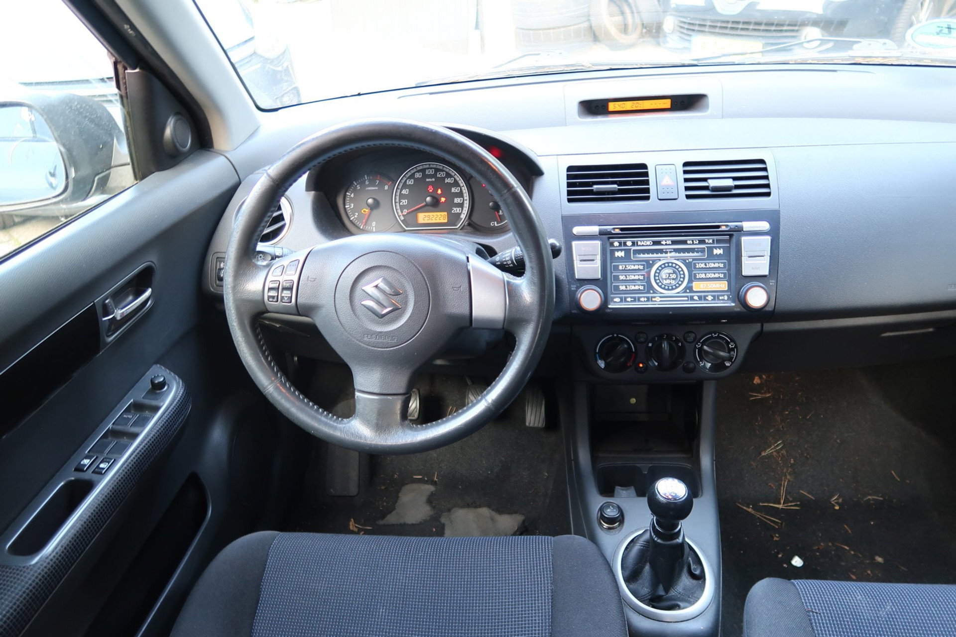 Suzuki Swift 1.3 Shogun *Zo meenemenprijs *AIRCO 56896223-3.jpg | Kose Autos