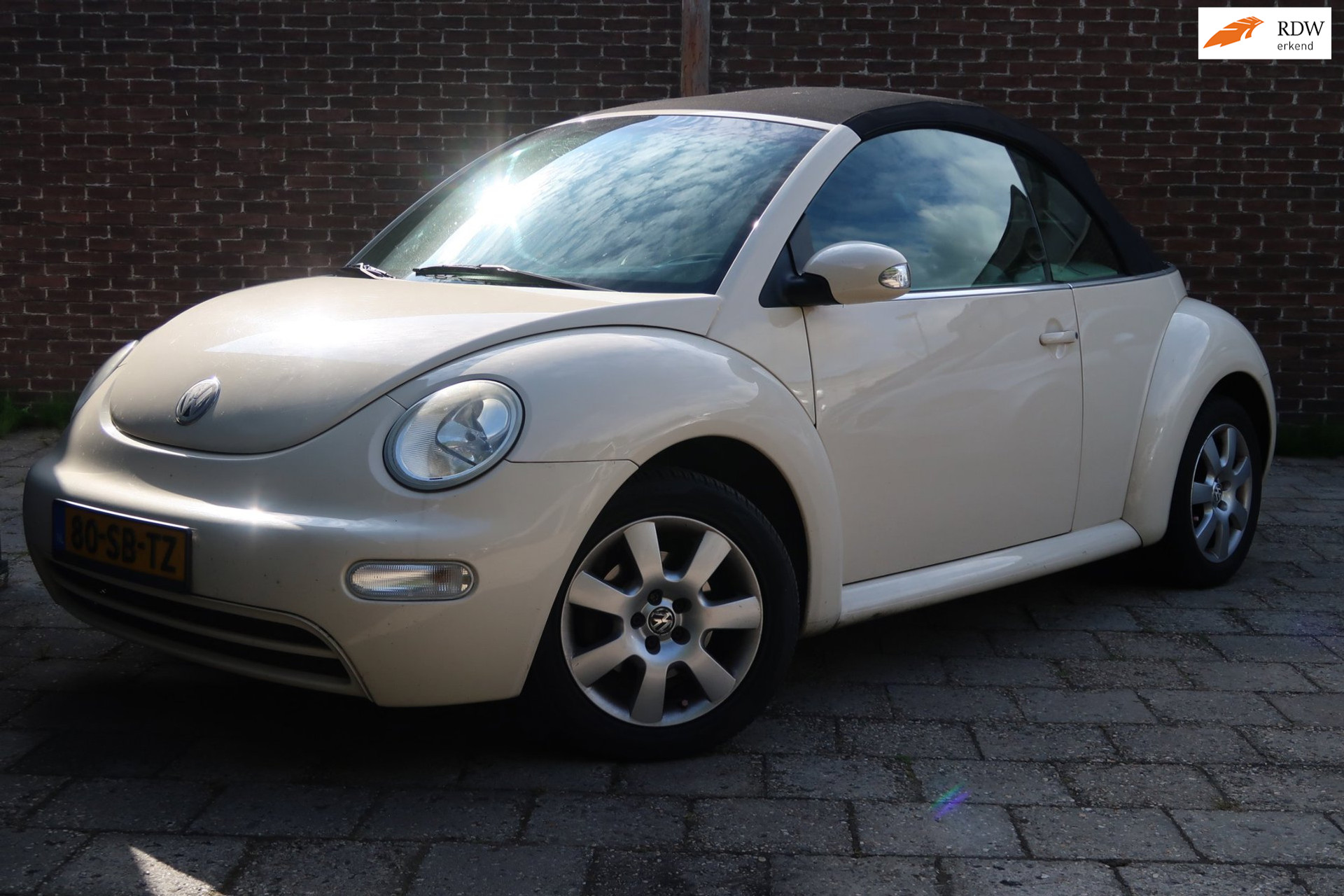 Volkswagen New Beetle Cabriolet 2.0 Highline *Rijklaarprijs *Airco *Stoelverwarming *Lederen bekleding 55385519-0.jpg | Kose Autos